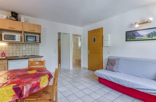 Le Bourg-d'Oisans Apartment | Apartment 'B4 Ecureuil' with Mountain View, Shared Garden and Wi-Fi