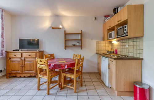 Le Bourg-d'Oisans Apartment | Apartment 'B4 Ecureuil' with Mountain View, Shared Garden and Wi-Fi