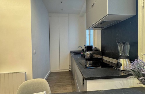 L'Europe Apartment | Apartment between the Arc de Triomphe and the Sacré-Cœur