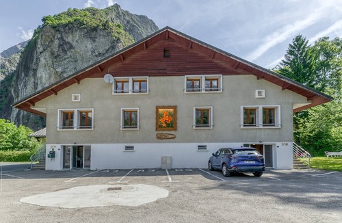 Le Bourg-d'Oisans Apartment | Apartment 'Bouquetin' with Mountain View, Shared Garden and Wi-Fi