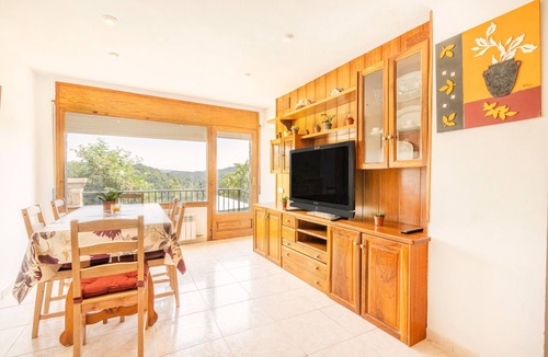 Borreda Apartment | Apartment 'Cal Confianza' with Mountain View, Private Garden and Wi-Fi
