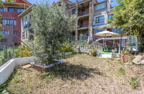 Borreda Apartment | Apartment 'Cal Confianza' with Mountain View, Private Garden and Wi-Fi