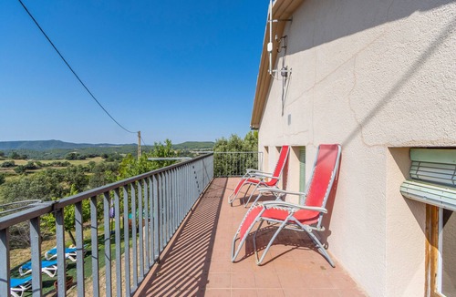 Casserres Apartment | Apartment 'Cal Viudet Nou' with Mountain View, Private Pool and Wi-Fi