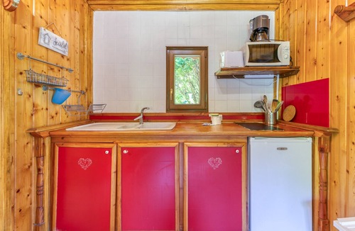 Vaulnaveys-le-Bas Apartment | Apartment 'Chalet Violette' with Mountain View, Wi-Fi and Air Conditioning
