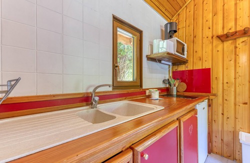Vaulnaveys-le-Bas Apartment | Apartment 'Chalet Violette' with Mountain View, Wi-Fi and Air Conditioning