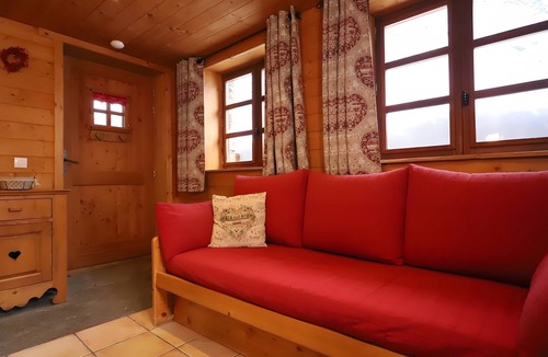 Bonneval-sur-Arc Apartment | Apartment “Chalet La Clavarine” with Mountain View and Wi-Fi