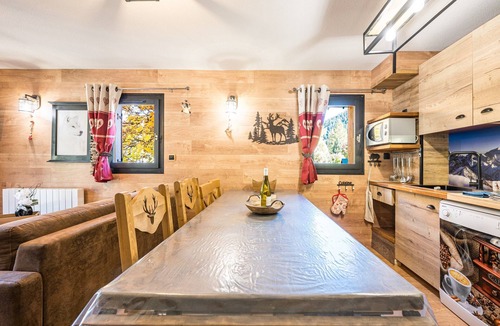 Valfrejus Apartment | Apartment 'Chalet Refuge Loup Blanc Valfréjus' with Mountain View, Balcony and Wi-Fi
