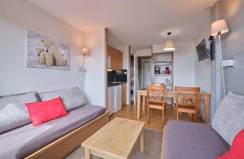Eclose-Ouest Apartment | Apartment "Duplex" with Mountain View & Shared Pool