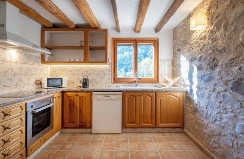 Beguda Apartment | Apartment 'Eixida' with Mountain View, Wi-Fi and Air Conditioning
