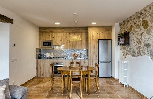 La Vall d'en Bas Apartment | Apartment 'La Cabanya De La Rovira - Baix' with Mountain View, Terrace and Wi-Fi