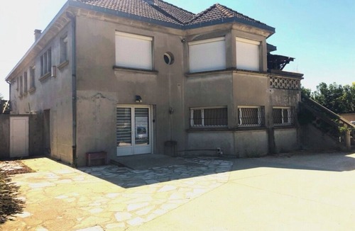 Valence Apartment | Apartment for 8 people, private parking. Ideal on the road to vacation.