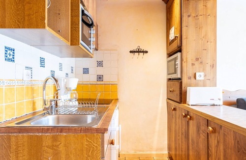 Champagny-en-Vanoise Apartment | Apartment 'Flocon' with Private Pool and Wi-Fi