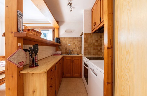 Pralognan-la-Vanoise Apartment | Apartment 'La Bévéria 4' with Private Terrace and Shared Garden