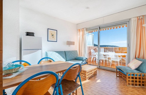 Roquebrune-Cap-Martin Apartment | Apartment for 8 with Wi-Fi, sea view