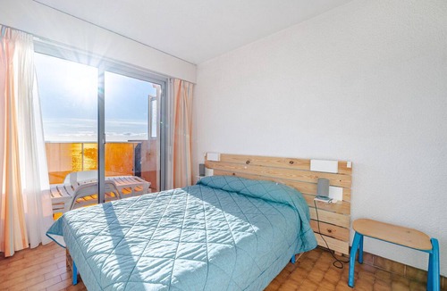 Roquebrune-Cap-Martin Apartment | Apartment for 8 with Wi-Fi, sea view