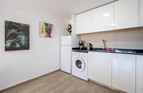 Vinaros Apartment | Apartment 'Francesca' with Shared Pool, Wi-Fi and Air Conditioning