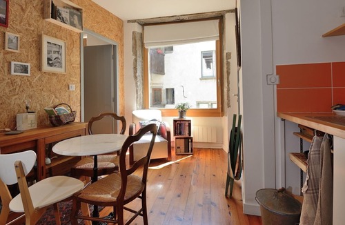 Secteur 2 Apartment | Apartment in Montée Chalemont