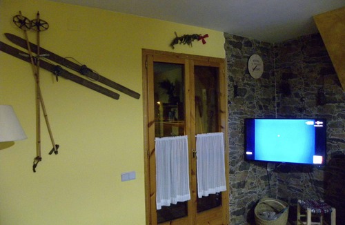 Escalo Apartment | Apartment in Pirineo de LLeida. Cozy and close to activities all year round