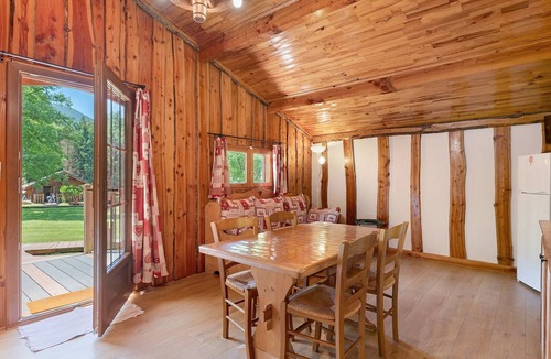 Vaulnaveys-le-Bas Apartment | Apartment 'Jonquille' with Mountain View, Wi-Fi and Air Conditioning