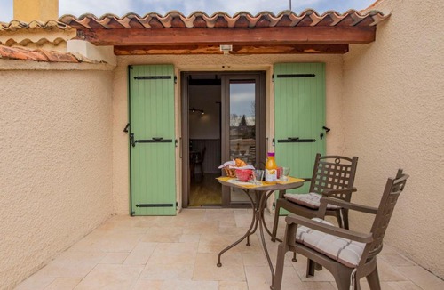 Noves Apartment | Apartment L'Aquillon by Interhome