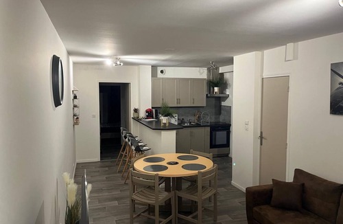 Yvre-l'Eveque Apartment | Apartment le Bugatti 4 persons wifi