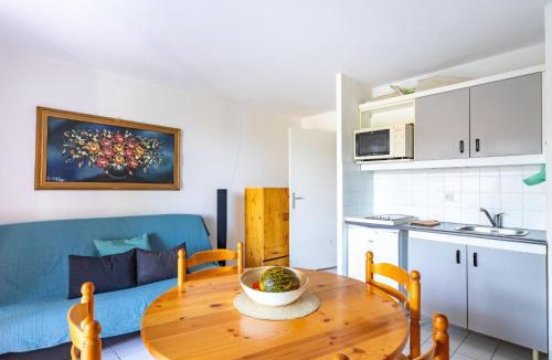 Le Lavandou Apartment | Apartment Le Domaine d'Azur-3 by Interhome