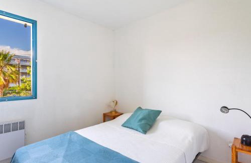 Le Lavandou Apartment | Apartment Le Domaine d'Azur-3 by Interhome