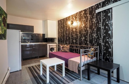Quartier du Mail Apartment | Apartment LE LOUVRE lease mobility