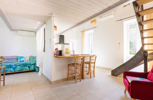 Les Vans Apartment | Apartment “Le Petit Manoir Shared Pool” with Balcony, Wi-Fi, and Air Conditioning
