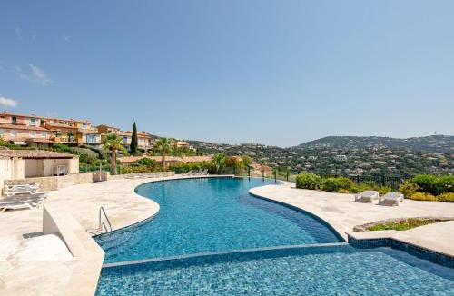 Les Issambres Apartment | Apartment Le Petit Village-1 by Interhome