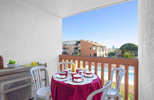 Les Arenes Apartment | Apartment Les Coraux-3 by Interhome