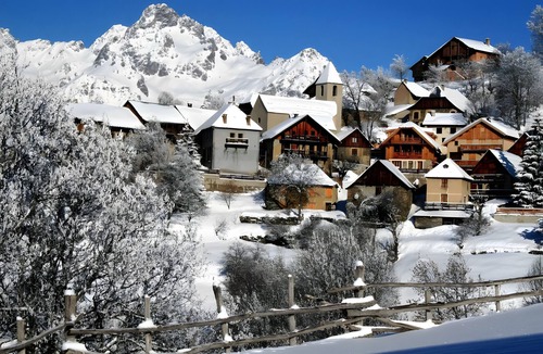 Villard-Reculas Apartment | Apartment 'Les Cabrettes - Confort' with Mountain View and Balcony