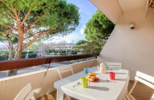 La Petite Motte Apartment | Apartment Les Cyprianes-3 by Interhome