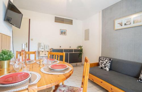 La Petite Motte Apartment | Apartment Les Cyprianes-3 by Interhome