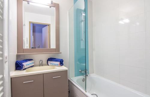 Port Cogolin Apartment | Apartment Les Marines de Gassin-8 by Interhome