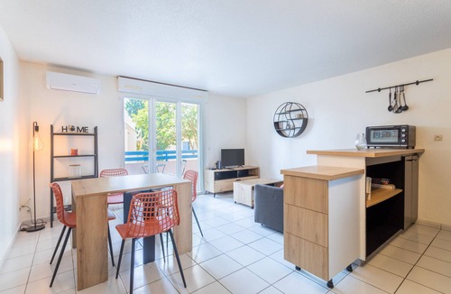 Les Hauts de Canet Apartment | Apartment 'Malibu Village' with Shared Pool, Wi-Fi and Air Conditioning