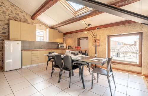 Gruissan Apartment | Apartment “Maison d’Odette” with Lagoon View, Wi-Fi, and Air Conditioning