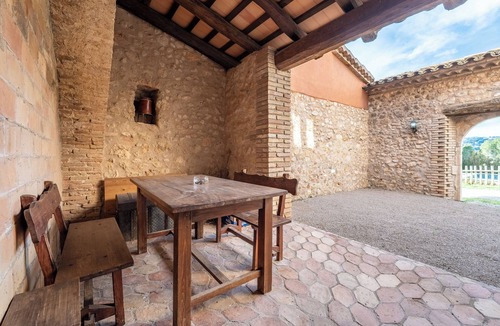 Torrelles de Foix Apartment | Apartment 'Mas Colom-Can Cruset' with Mountain View, Private Pool and Wi-Fi