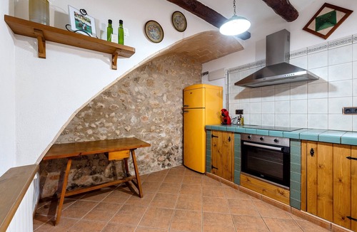 Torrelles de Foix House | Apartment 'Mas Colom-Can Cruset' with Mountain View, Private Pool and Wi-Fi
