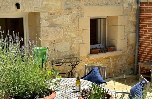 Gaillan-en-Medoc Apartment | Apartment mit Sonnenterrasse Zwischen Atlantik und Wein
