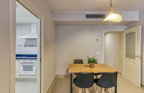 L'Escala Apartment | Apartment 'Mona 3' with Shared Pool, Wi-Fi and Air Conditioning