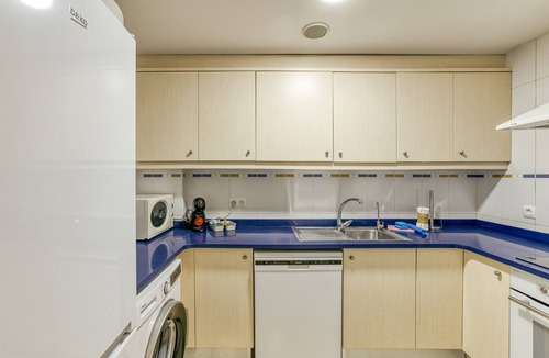 L'Escala Apartment | Apartment 'Mona 3' with Shared Pool, Wi-Fi and Air Conditioning