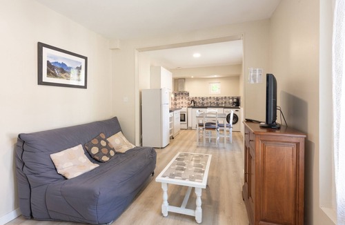 Argeles Gazost Apartment | Apartment 'Mont de Gez' – 21-Day Spa Stay, Washing Machine, Mountain View & Wi-Fi