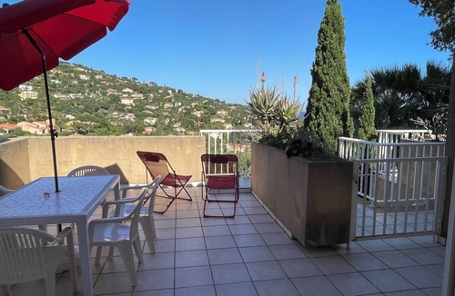 Le Lavandou Apartment | Apartment n°3 near the beach - sea view + terrace