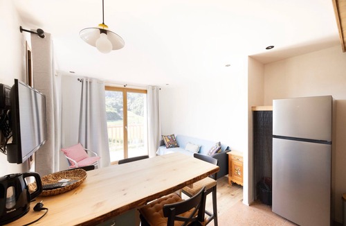 Les Deserts Apartment | Apartment 'Plainpalais' with Mountain View, Balcony and Wi-Fi