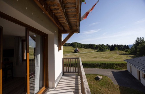 Les Deserts Apartment | Apartment 'Plainpalais' with Mountain View, Balcony and Wi-Fi