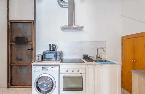 Arenys de Mar Apartment | Apartment 'Portblanc' with Balcony, Wi-Fi and Air Conditioning