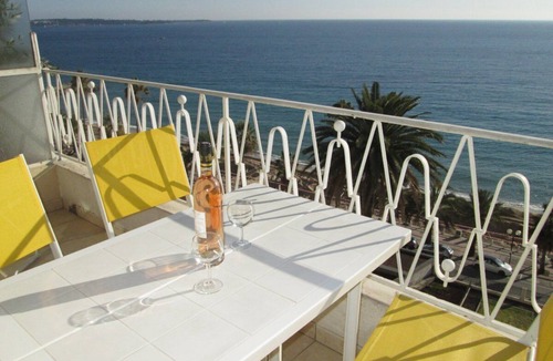 Le Suquet Apartment | Apartment SEAFRONT CANNES 2 rooms - 45m² 52D