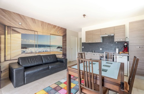 Laverune Apartment | Apartment Terrace over swimming pool