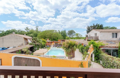 Laverune Apartment | Apartment Terrace over swimming pool